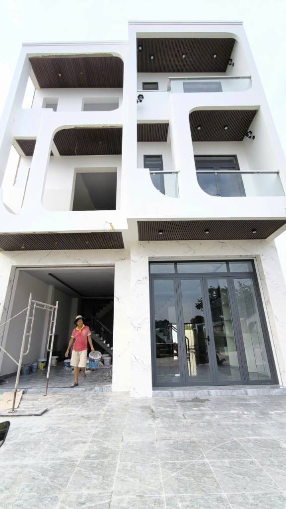 Nhà đẹp vào ở ngay – 1 trệt 2 lầu – hỗ trợ vay 70%